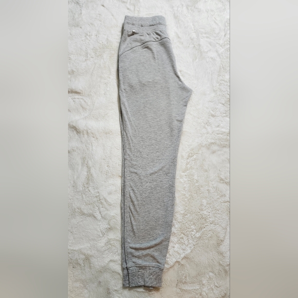 Lululemon Warm Down High-Rise Jogger. Size 4. - Picture 7 of 16